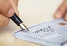 Κάθε οφειλή άνω των 200 ευρώ θα εξοφλείται στην εφορία μόνον με επιταγή