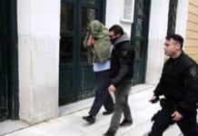 Σύλληψη 21 ατόμων για εκβιασμό ιδιοκτητών καταστημάτων. Στους συλληφθέντες & τρεις αστυνομικοί